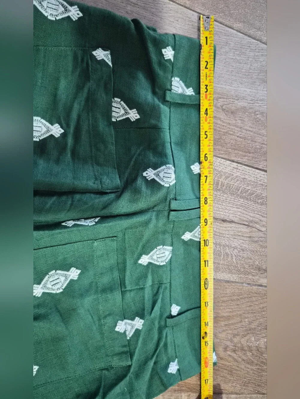 Zara Linen Blend Green With White Embroidered Cropped Pants Size Medium